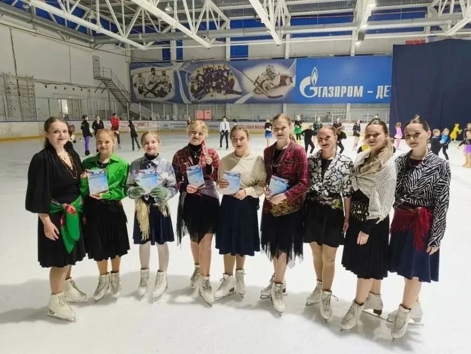 Юные брянские фигуристы подарили зрителям «Яркие краски холодного льда» Юные брянские фигуристы подарили зрителям «Яркие краски холодного льда»