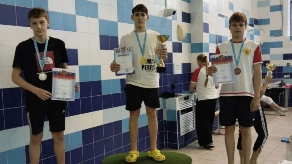 В Брянске разыграли 100 комплектов наград на Кубке губернатора по плаванию