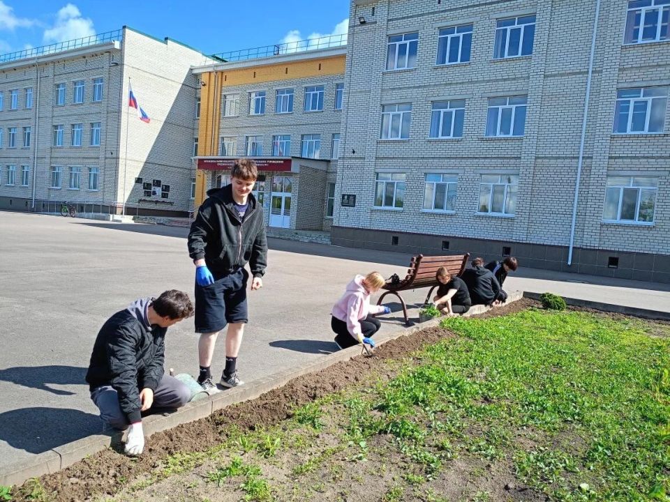 С наступлением лета, с первого июня 2026 года, для учеников из Клетни открылась возможность провести каникулы с пользой и заработать С наступлением лета, с первого июня 2026 года, для учеников из Клетни открылась возможность провести каникулы с пользой и заработать