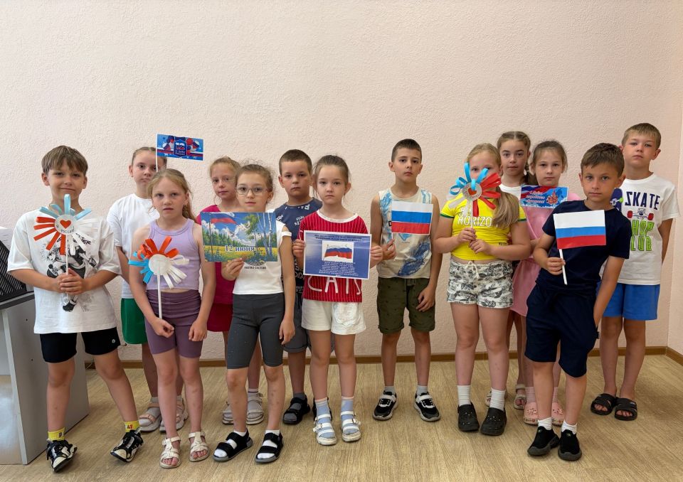 11 июня в МБУДО ЦДТ педагог дополнительного образования Разумеева Г. В. организовала для обучающихся МБОУ гимназия№1 им. Ю. А. Гагарина беседу «У моей России белые косички» 11 июня в МБУДО ЦДТ педагог дополнительного образования Разумеева Г. В. организовала для обучающихся МБОУ гимназия№1 им. Ю. А. Гагарина беседу «У моей России белые косички»