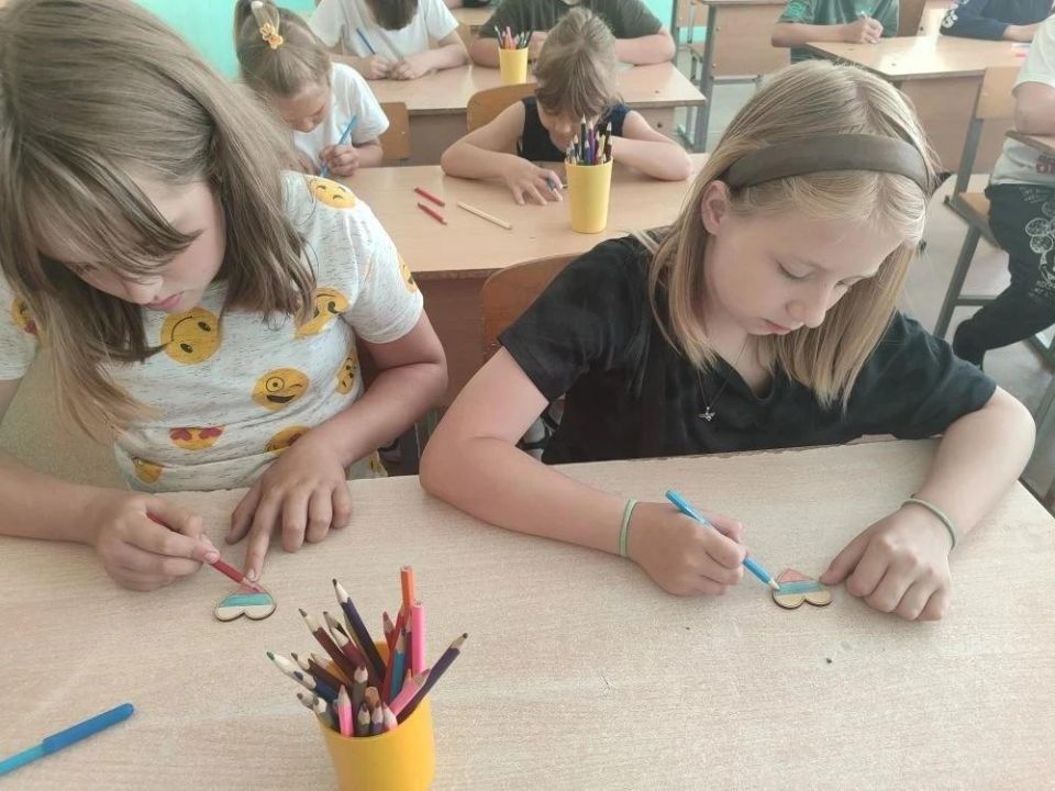 Накануне праздника в лагере дневного пребывания при МБОУ-СОШ №5 прошли праздничные мероприятия, посвящённые Дню России! Накануне праздника в лагере дневного пребывания при МБОУ-СОШ №5 прошли праздничные мероприятия, посвящённые Дню России!