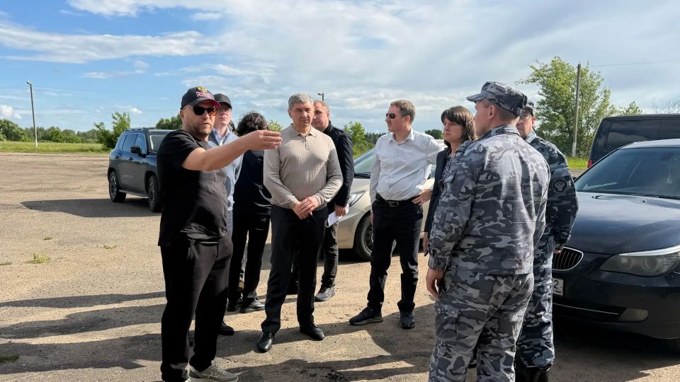 Валерий Пикалёв посетил СКП Верхличи и Беляны Валерий Пикалёв посетил СКП Верхличи и Беляны