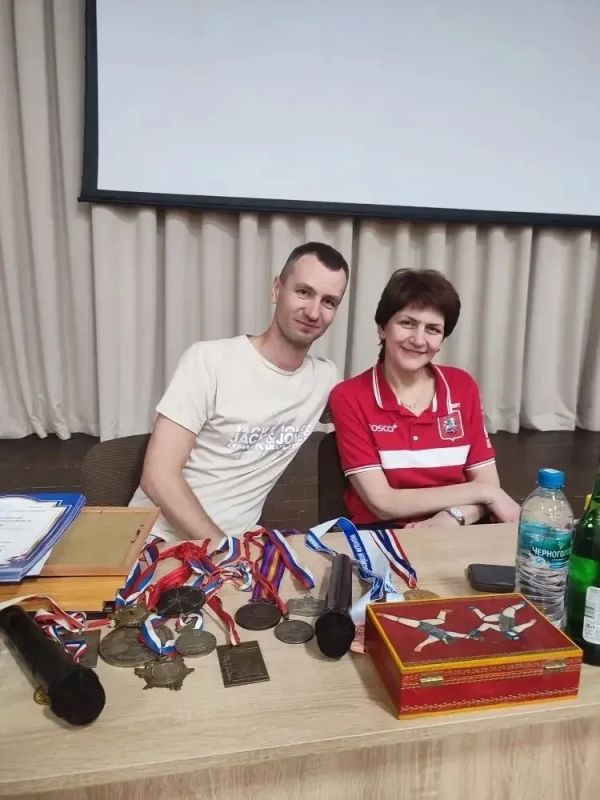 В Брянском лицее прошел мастер-класс по фехтованию В Брянском лицее прошел мастер-класс по фехтованию