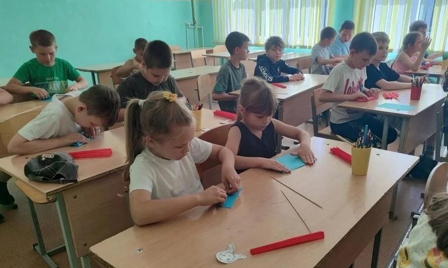 Накануне праздника в лагере дневного пребывания при МБОУ-СОШ №5 прошли праздничные мероприятия, посвящённые Дню России! Накануне праздника в лагере дневного пребывания при МБОУ-СОШ №5 прошли праздничные мероприятия, посвящённые Дню России!