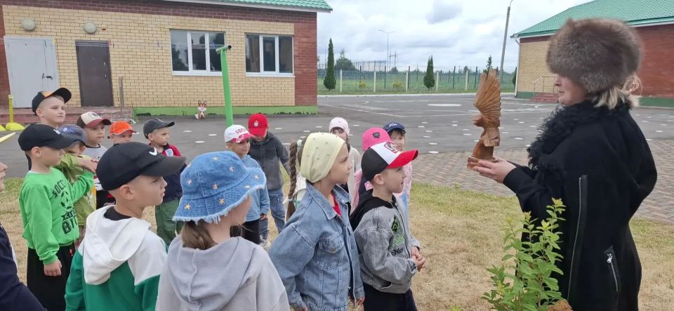 Год единства народов России подарил нам множество ярких событий! Не остался в стороне и наш детский сад "Аистенок", организовав увлекательный квест-игру "Россия – это мы!"На спортивной площадке собрались воспитанники... Год единства народов России подарил нам множество ярких событий! Не остался в стороне и наш детский сад "Аистенок", организовав увлекательный квест-игру "Россия – это мы!"На спортивной площадке собрались воспитанники...