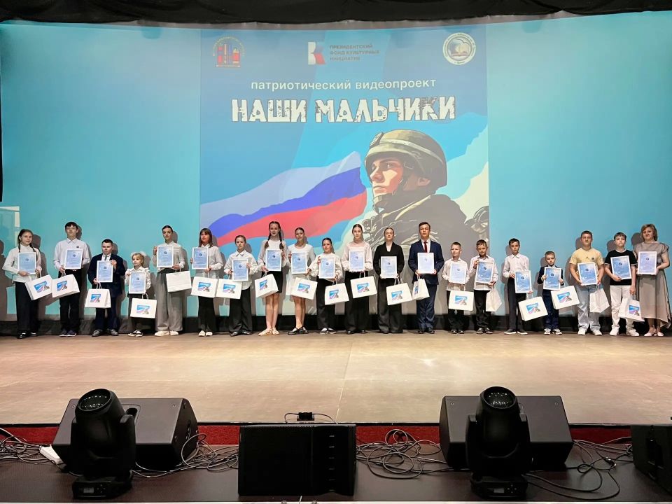 В детской библиотеке имени М. Горького завершён видеопроект «Наши мальчики» В детской библиотеке имени М. Горького завершён видеопроект «Наши мальчики»