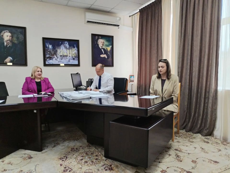 15 июня 2026 года в департаменте культуры Брянской области состоялось совещание в рамках воспитательной работы и празднования 150-летия Союза театральных деятелей (СТД) с участием директоров государственных учреждений... 15 июня 2026 года в департаменте культуры Брянской области состоялось совещание в рамках воспитательной работы и празднования 150-летия Союза театральных деятелей (СТД) с участием директоров государственных учреждений...