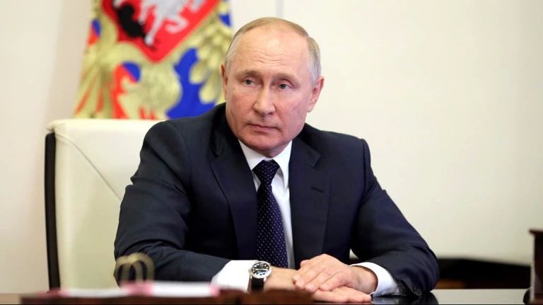 Владимир Путин присвоил почетное звание «Заслуженный работник здравоохранения Российской Федерации» главной медицинской сестре Брянской городской детской поликлиники №2 Светлане Скоб