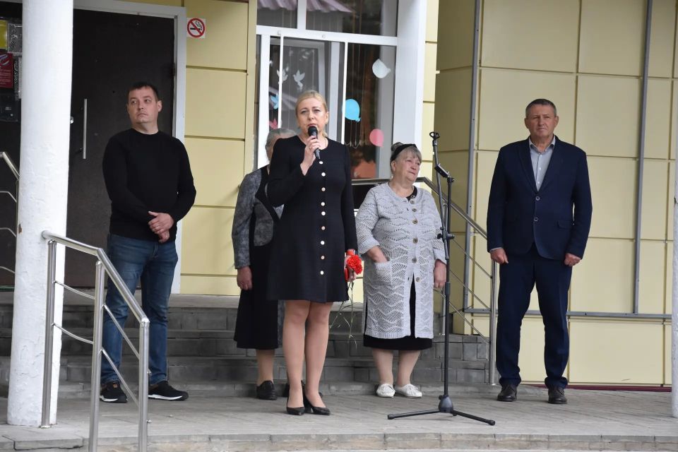 В городе Дятьково состоялось увековечивание памяти выпускников Дятьковской школы №3 Алексея Викторовича Доронина, Юрия Анатольевича Полякова и Андрея Владимировича Сергеева В городе Дятьково состоялось увековечивание памяти выпускников Дятьковской школы №3 Алексея Викторовича Доронина, Юрия Анатольевича Полякова и Андрея Владимировича Сергеева