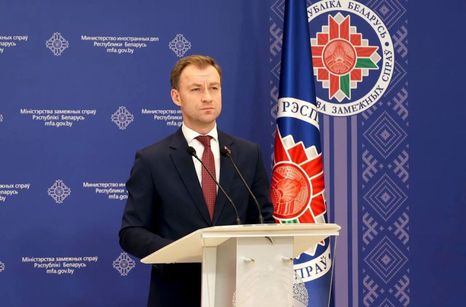 МИД Беларуси:. Заявление пресс-службы МИД Беларуси в связи с происшествием с автобусом с гражданами Беларуси в Брянской области России Решительно осуждаем атаку на гражданский автобус, перевозивший белорусских граждан, в том...
