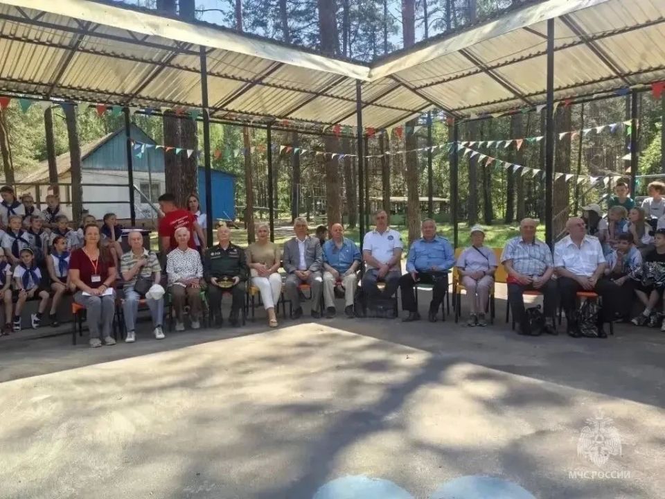 В оздоровительном лагере «Искорка» прошла встреча в рамках проекта «Ветеранский десант» В оздоровительном лагере «Искорка» прошла встреча в рамках проекта «Ветеранский десант»