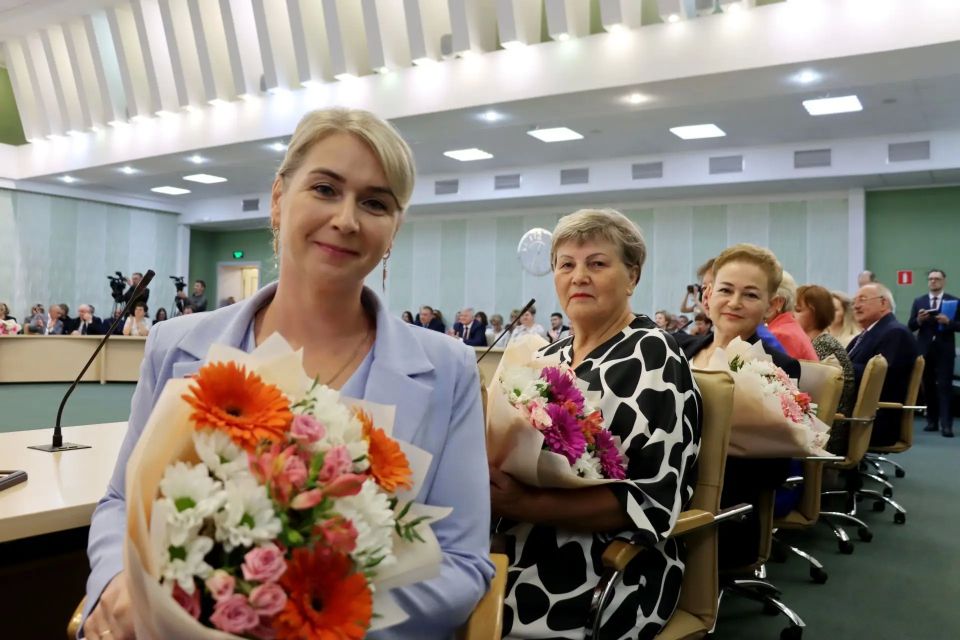 На «передовой» в битве за жизни людей: медицинским работникам, посвятившим себя благороднейшему делу - заботе о здоровье человека, руководители региона вручили заслуженные награды! На «передовой» в битве за жизни людей: медицинским работникам, посвятившим себя благороднейшему делу - заботе о здоровье человека, руководители региона вручили заслуженные награды!