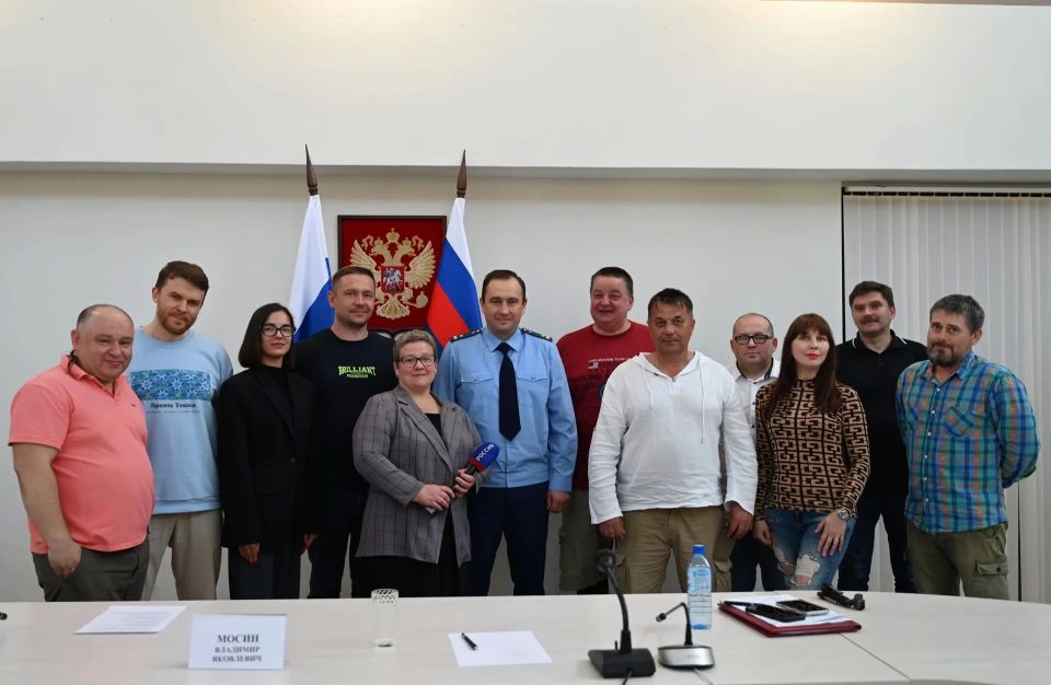 Сегодня состоялась первая пресс-конференция прокурора Брянской области Владимира Мосина с представителями федеральных и региональных средств массовой информации Сегодня состоялась первая пресс-конференция прокурора Брянской области Владимира Мосина с представителями федеральных и региональных средств массовой информации