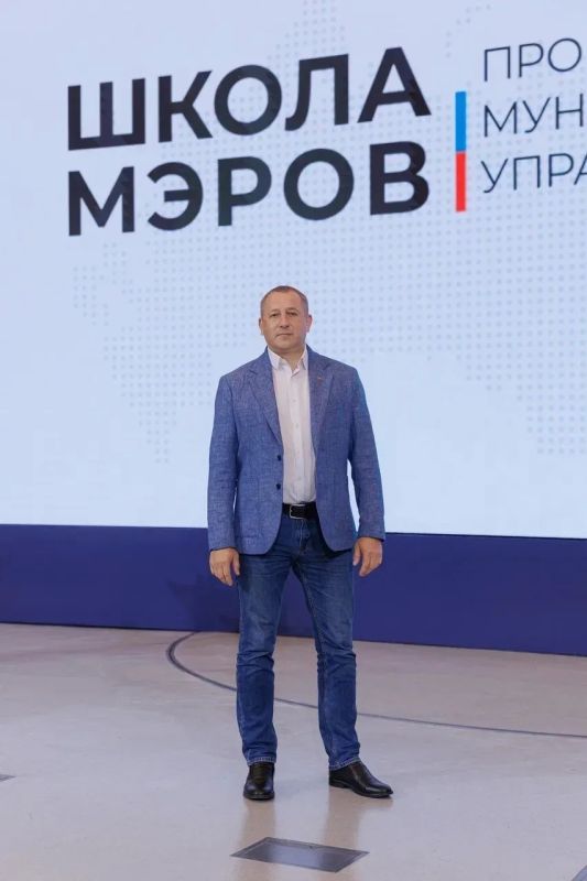 Глава администрации Брянского района Александр Пронин с отличием завершил обучение в «Школе мэров» Глава администрации Брянского района Александр Пронин с отличием завершил обучение в «Школе мэров»