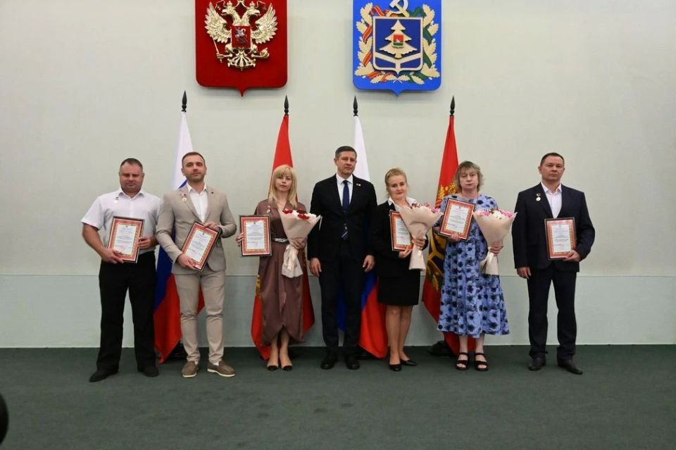 В Брянске в Хрустальном зале правительства в преддверии профессионального праздника чествовали медицинских работников В Брянске в Хрустальном зале правительства в преддверии профессионального праздника чествовали медицинских работников
