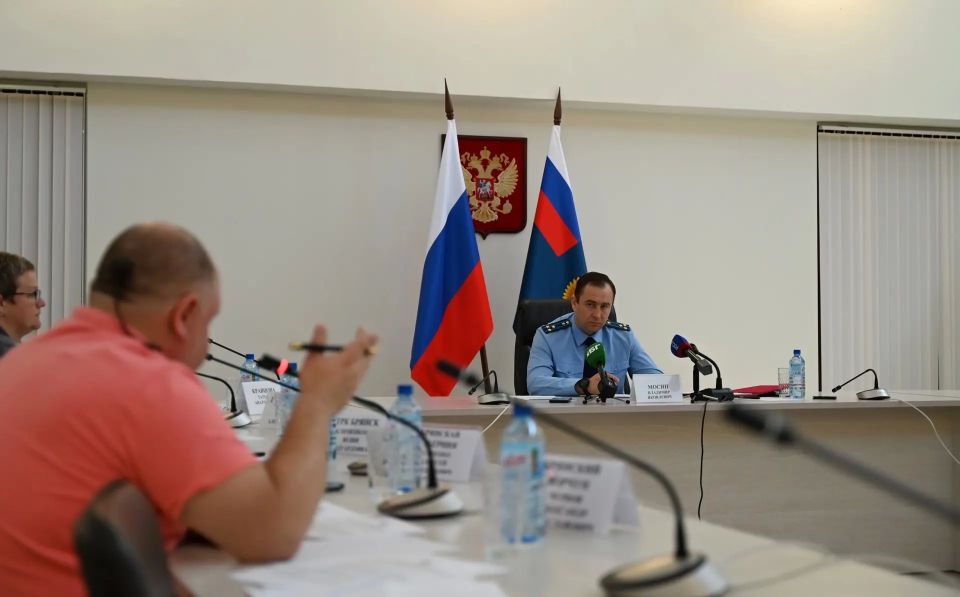 Сегодня состоялась первая пресс-конференция прокурора Брянской области Владимира Мосина с представителями федеральных и региональных средств массовой информации Сегодня состоялась первая пресс-конференция прокурора Брянской области Владимира Мосина с представителями федеральных и региональных средств массовой информации