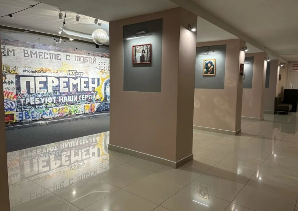 В Городском Дворце культуры и искусства гости уже на полном ходу рассматривают архивные кадры легенды! В Городском Дворце культуры и искусства гости уже на полном ходу рассматривают архивные кадры легенды!