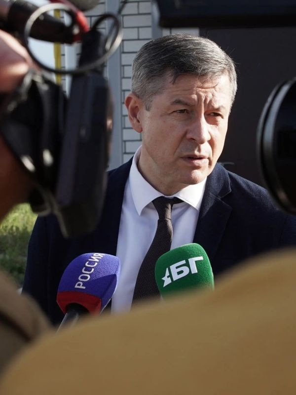 Школа-сад, спорткомплекс с бассейном, каток, тренажерный зал, ФАП, свой дом с участком и работа — не каждый город может похвастаться такой инфраструктурой, а в селе Журиничи все это есть Школа-сад, спорткомплекс с бассейном, каток, тренажерный зал, ФАП, свой дом с участком и работа — не каждый город может похвастаться такой инфраструктурой, а в селе Журиничи все это есть