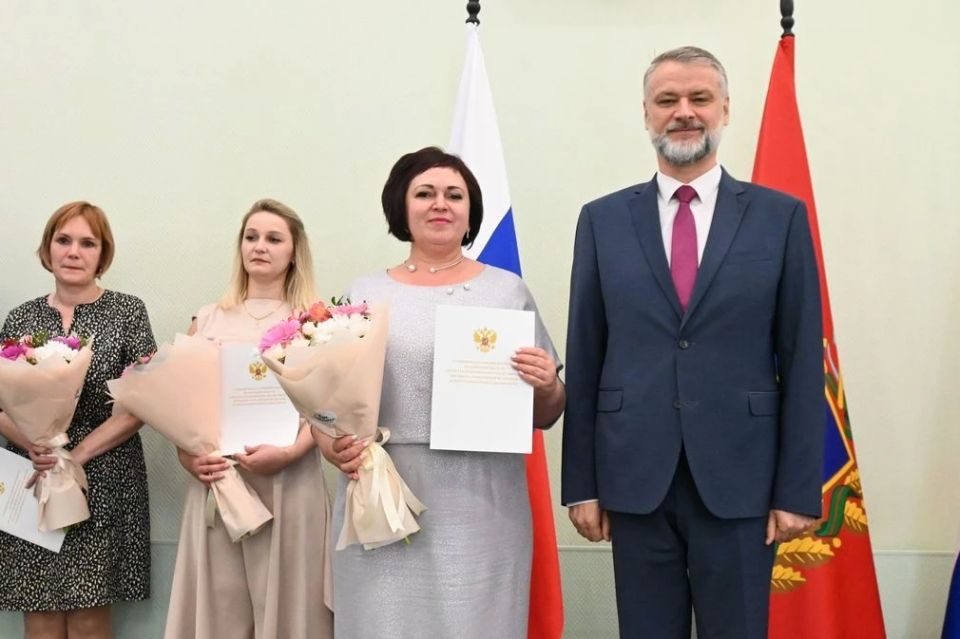 В Брянске в Хрустальном зале правительства в преддверии профессионального праздника чествовали медицинских работников В Брянске в Хрустальном зале правительства в преддверии профессионального праздника чествовали медицинских работников