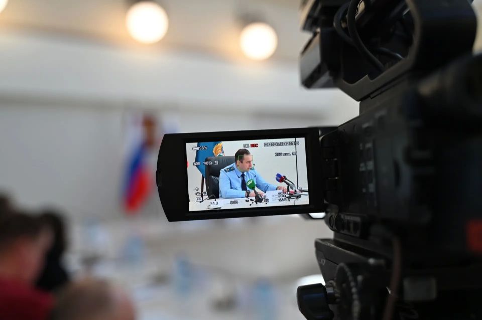 Сегодня состоялась первая пресс-конференция прокурора Брянской области Владимира Мосина с представителями федеральных и региональных средств массовой информации Сегодня состоялась первая пресс-конференция прокурора Брянской области Владимира Мосина с представителями федеральных и региональных средств массовой информации