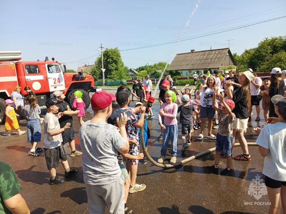 Профилактическое мероприятие по формированию культуры безопасного поведения: экскурсия школьников в пожарноспасательную часть Профилактическое мероприятие по формированию культуры безопасного поведения: экскурсия школьников в пожарноспасательную часть