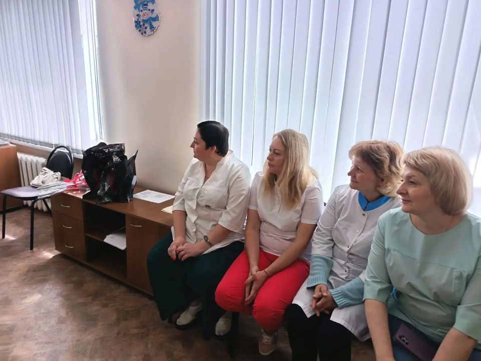 Накануне Дня медицинского работника глава администрации Клинцовского района Максименко Л. И. поздравила работников Центральной городской больницы с Днём медицинского работника Накануне Дня медицинского работника глава администрации Клинцовского района Максименко Л. И. поздравила работников Центральной городской больницы с Днём медицинского работника