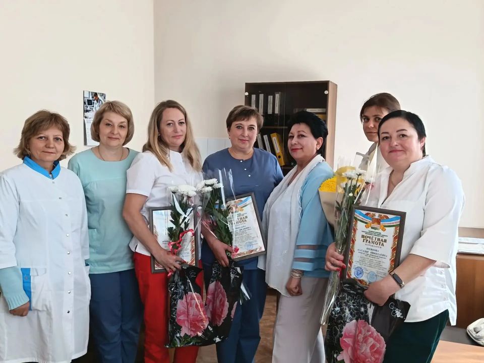 Накануне Дня медицинского работника глава администрации Клинцовского района Максименко Л. И. поздравила работников Центральной городской больницы с Днём медицинского работника