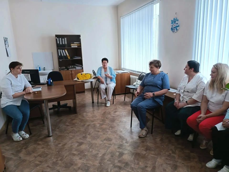 Накануне Дня медицинского работника глава администрации Клинцовского района Максименко Л. И. поздравила работников Центральной городской больницы с Днём медицинского работника Накануне Дня медицинского работника глава администрации Клинцовского района Максименко Л. И. поздравила работников Центральной городской больницы с Днём медицинского работника