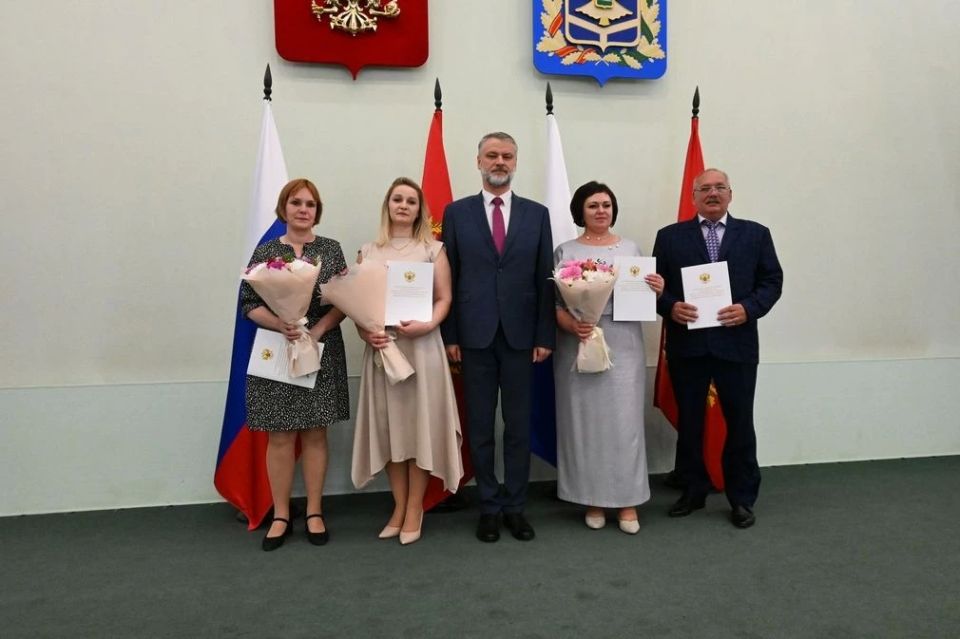 В Брянске в Хрустальном зале правительства в преддверии профессионального праздника чествовали медицинских работников В Брянске в Хрустальном зале правительства в преддверии профессионального праздника чествовали медицинских работников