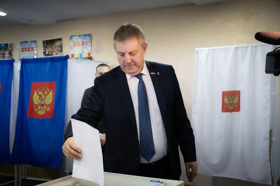 Брянские партийцы выдвинули Егора Ковальчука кандидатом на должность Губернатора Брянской области Брянские партийцы выдвинули Егора Ковальчука кандидатом на должность Губернатора Брянской области