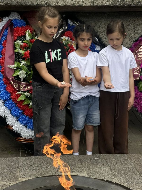 В Брянской области транспортные полицейские провели для школьников акцию «Свеча памяти» в преддверии Дня памяти и скорби В Брянской области транспортные полицейские провели для школьников акцию «Свеча памяти» в преддверии Дня памяти и скорби