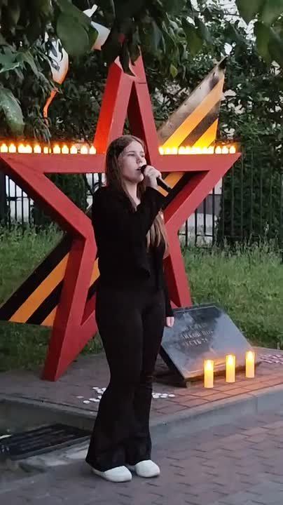 В преддверии 85й годовщины начала Великой Отечественной войны школьный двор МБОУСОШ3 г. Клинцы окутала особая атмосфера — атмосфера памяти, благодарности и глубокой скорби