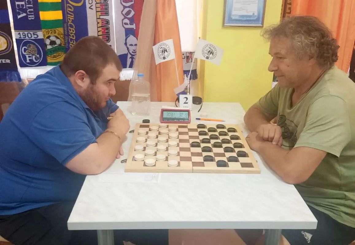 Брянец Василий Маркин — призер Всероссийских соревнований по стоклеточным шашкам Брянец Василий Маркин — призер Всероссийских соревнований по стоклеточным шашкам