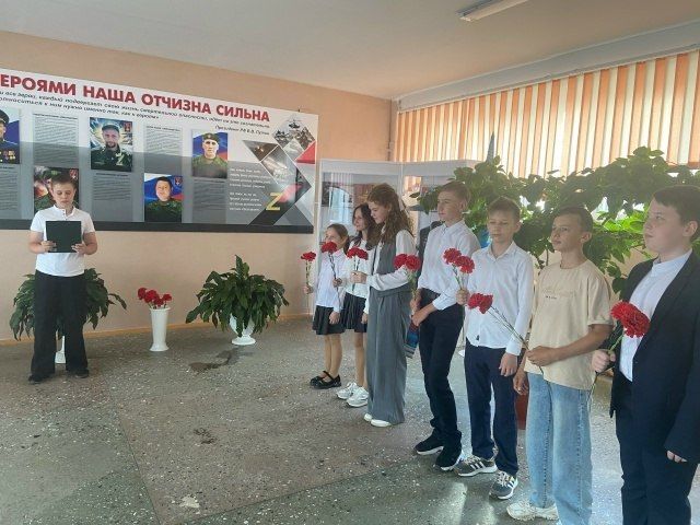 22 июня в МБОУСОШ7 им. А. С. Семенка прошёл День памяти и скорби 22 июня в МБОУСОШ7 им. А. С. Семенка прошёл День памяти и скорби