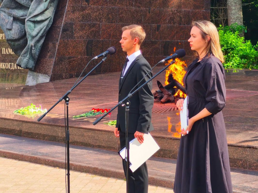 Программа первого дня V Международной научно-практической конференции «Партизанское движение в годы Второй мировой войны» продолжилась в мемориальном комплексе «Партизанская поляна» – в знаковом для всех брянцев месте... Программа первого дня V Международной научно-практической конференции «Партизанское движение в годы Второй мировой войны» продолжилась в мемориальном комплексе «Партизанская поляна» – в знаковом для всех брянцев месте...
