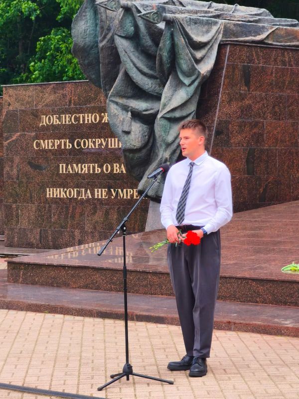 Программа первого дня V Международной научно-практической конференции «Партизанское движение в годы Второй мировой войны» продолжилась в мемориальном комплексе «Партизанская поляна» – в знаковом для всех брянцев месте... Программа первого дня V Международной научно-практической конференции «Партизанское движение в годы Второй мировой войны» продолжилась в мемориальном комплексе «Партизанская поляна» – в знаковом для всех брянцев месте...