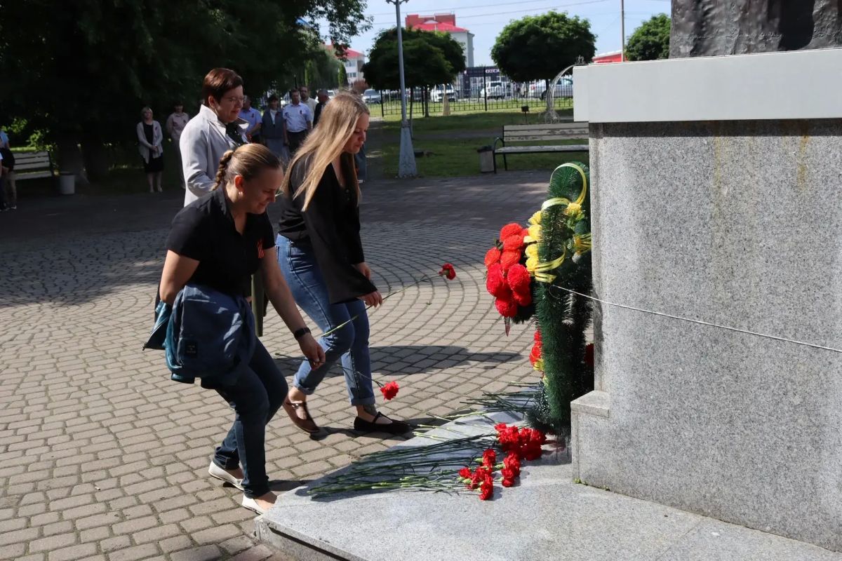 День памяти и скорби: в Брянском районе почтили память павших в Великой Отечественной войне День памяти и скорби: в Брянском районе почтили память павших в Великой Отечественной войне