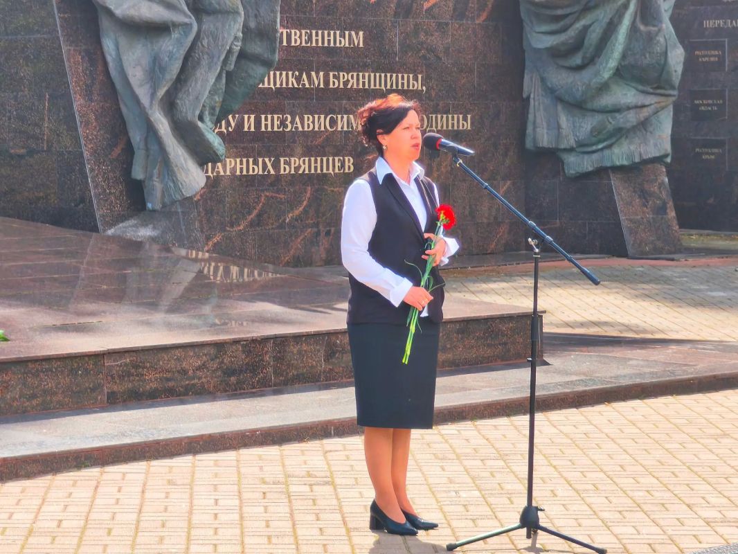Программа первого дня V Международной научно-практической конференции «Партизанское движение в годы Второй мировой войны» продолжилась в мемориальном комплексе «Партизанская поляна» – в знаковом для всех брянцев месте... Программа первого дня V Международной научно-практической конференции «Партизанское движение в годы Второй мировой войны» продолжилась в мемориальном комплексе «Партизанская поляна» – в знаковом для всех брянцев месте...