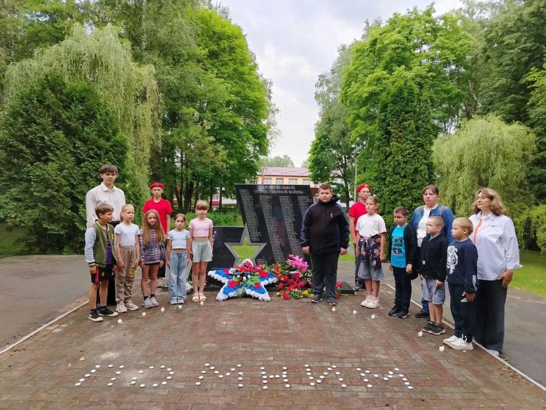 ПОМНИМ О ВАЖНОМ • День памяти и скорби в пришкольном лагере «Солнышко» ПОМНИМ О ВАЖНОМ • День памяти и скорби в пришкольном лагере «Солнышко»