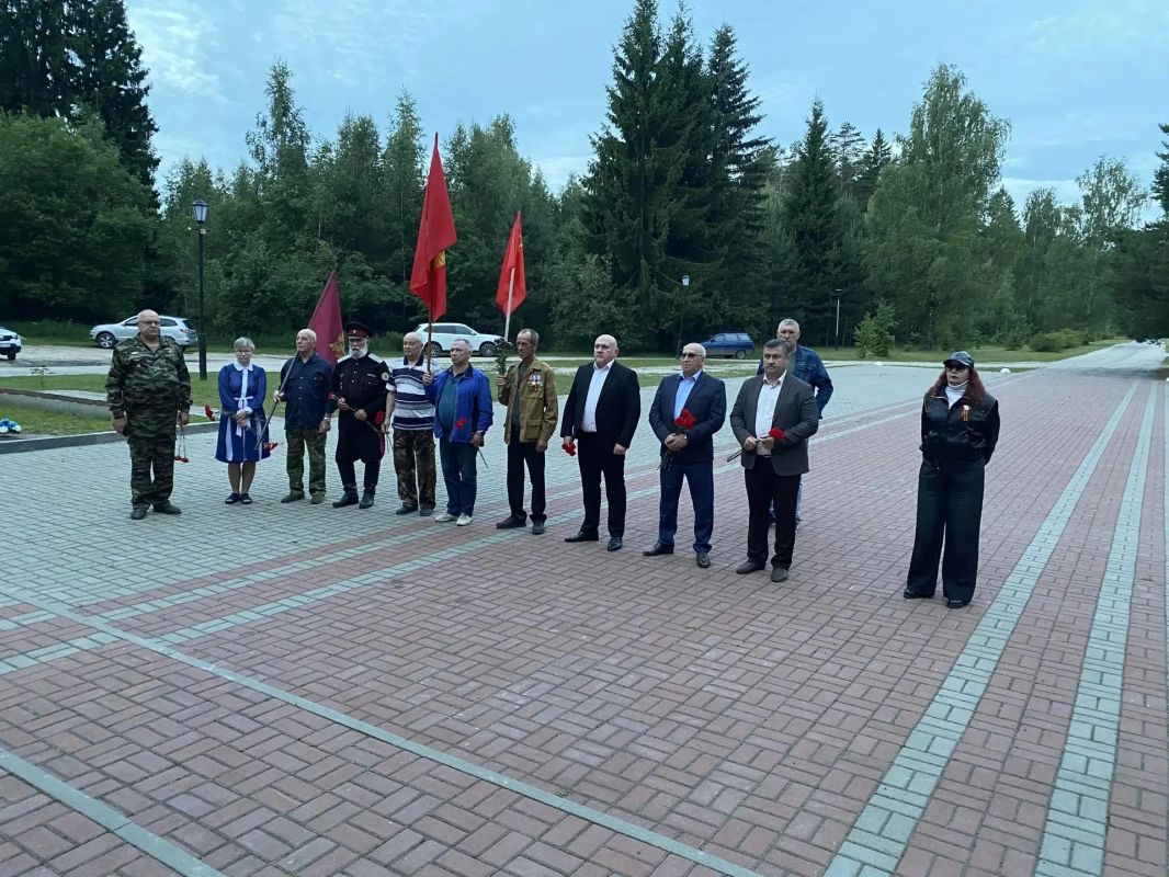 Дятьковский район присоединился ко Всероссийской акции «Свеча памяти» Дятьковский район присоединился ко Всероссийской акции «Свеча памяти»