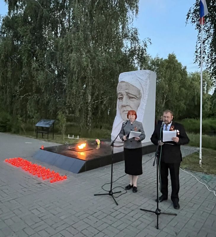 Сегодня, 22 июня, у мемориала «Скорбящая мать» в 4:00 состоялась Всероссийская акция «Свеча памяти», приуроченная ко Дню памяти и скорби Сегодня, 22 июня, у мемориала «Скорбящая мать» в 4:00 состоялась Всероссийская акция «Свеча памяти», приуроченная ко Дню памяти и скорби