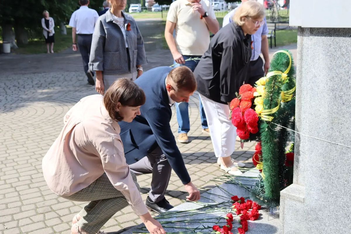 День памяти и скорби: в Брянском районе почтили память павших в Великой Отечественной войне День памяти и скорби: в Брянском районе почтили память павших в Великой Отечественной войне