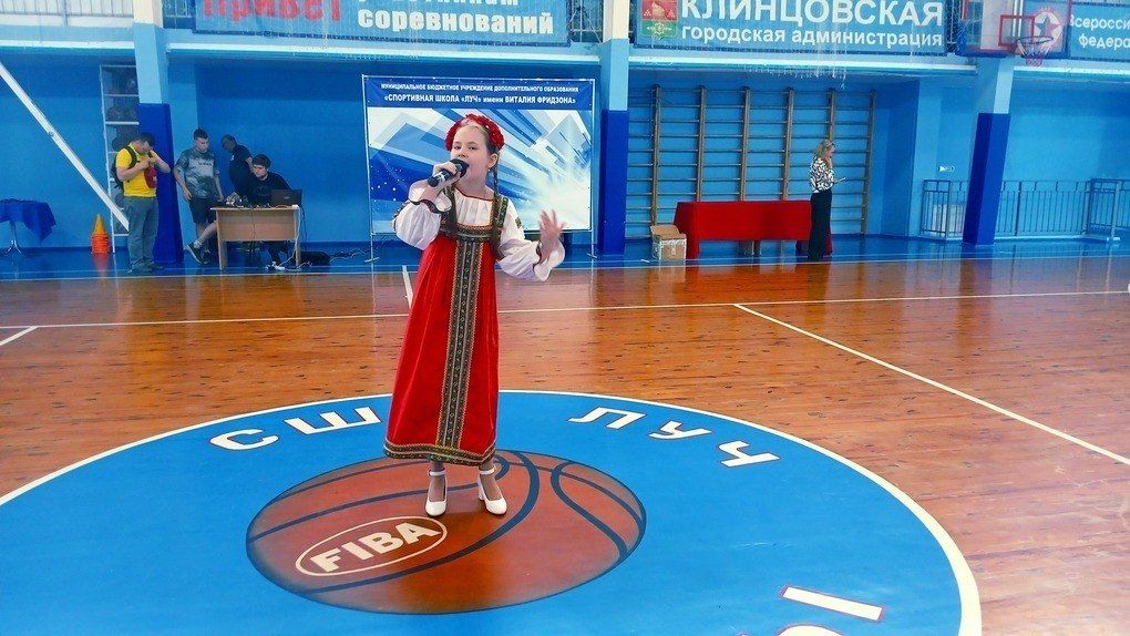 В рамках городского спортивного фестиваля семейных команд «Мы вместе!», который состоялся в МБУДО СШ «ЛУЧ» им. В. Фридзона г. Клинцы, царила атмосфера здорового соперничества В рамках городского спортивного фестиваля семейных команд «Мы вместе!», который состоялся в МБУДО СШ «ЛУЧ» им. В. Фридзона г. Клинцы, царила атмосфера здорового соперничества