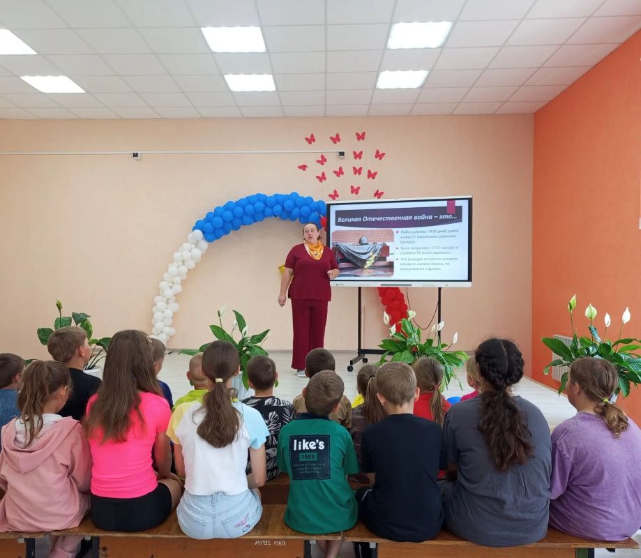 Сегодня, 22 июня, в День памяти и скорби, в школьном лагере «Дружба» МБОУАрдонской СОШ прошли мероприятия, наполненные глубоким смыслом и уважением к истории нашей страны Сегодня, 22 июня, в День памяти и скорби, в школьном лагере «Дружба» МБОУАрдонской СОШ прошли мероприятия, наполненные глубоким смыслом и уважением к истории нашей страны