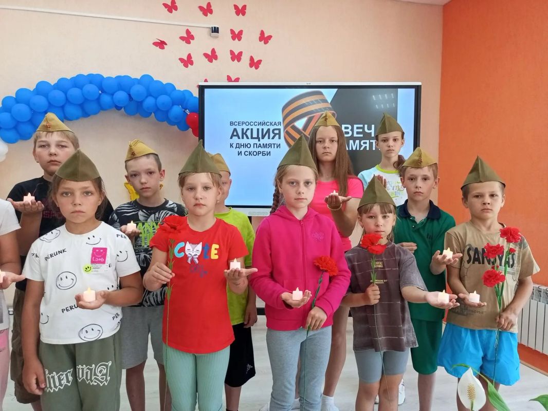 Сегодня, 22 июня, в День памяти и скорби, в школьном лагере «Дружба» МБОУАрдонской СОШ прошли мероприятия, наполненные глубоким смыслом и уважением к истории нашей страны Сегодня, 22 июня, в День памяти и скорби, в школьном лагере «Дружба» МБОУАрдонской СОШ прошли мероприятия, наполненные глубоким смыслом и уважением к истории нашей страны