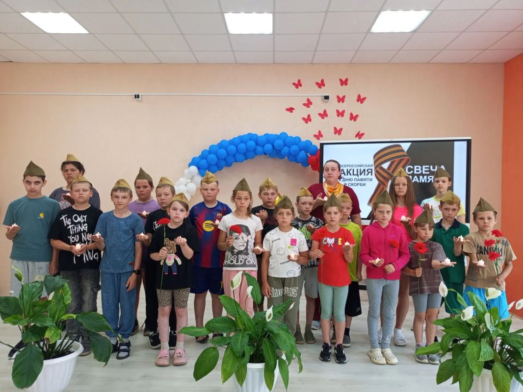 Сегодня, 22 июня, в День памяти и скорби, в школьном лагере «Дружба» МБОУАрдонской СОШ прошли мероприятия, наполненные глубоким смыслом и уважением к истории нашей страны Сегодня, 22 июня, в День памяти и скорби, в школьном лагере «Дружба» МБОУАрдонской СОШ прошли мероприятия, наполненные глубоким смыслом и уважением к истории нашей страны