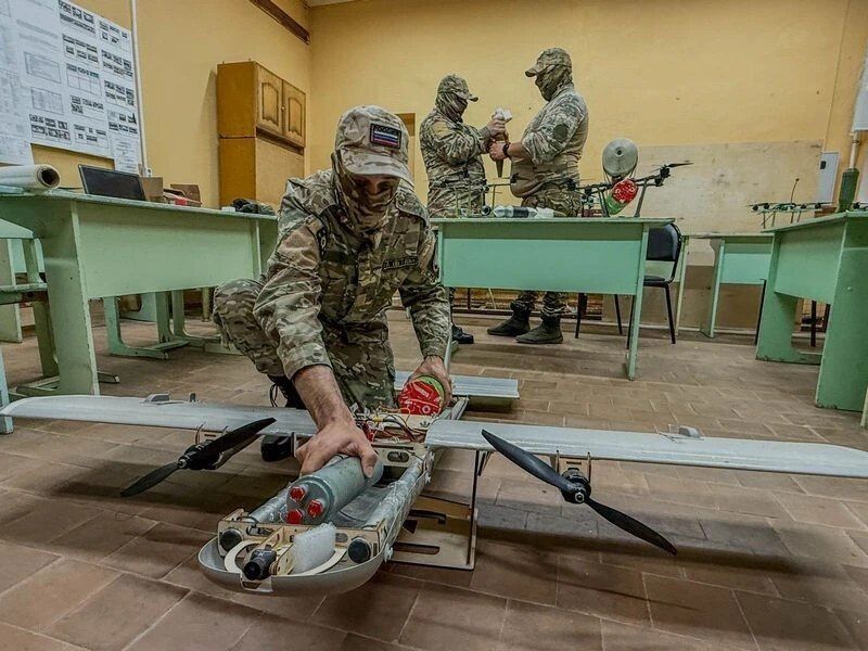 Добровольцы «БАРС-Брянск» взяли на себя обучение школьников практической безопасности при угрозе с воздуха в рамках проекта «Баба-Яга в небе»