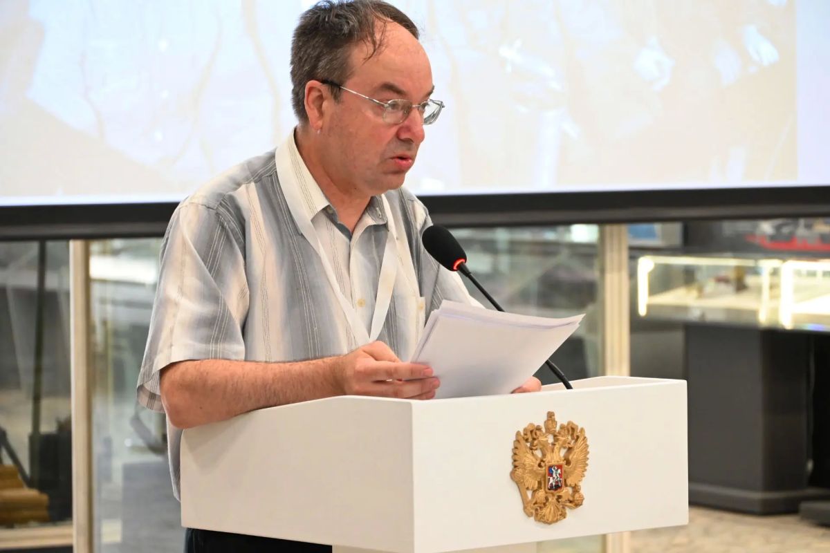 На третьем этаже Брянского государственного краеведческого музея исследователи рассматривают вопросы, раскрывающие трагические события оккупации и геноцида мирных жителей во время Великой Отечественной войны на секции... На третьем этаже Брянского государственного краеведческого музея исследователи рассматривают вопросы, раскрывающие трагические события оккупации и геноцида мирных жителей во время Великой Отечественной войны на секции...