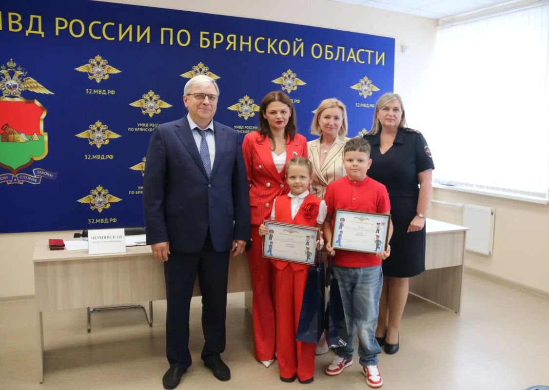 В УМВД России по Брянской области наградили призеров конкурса «Полицейский Дядя Степа»