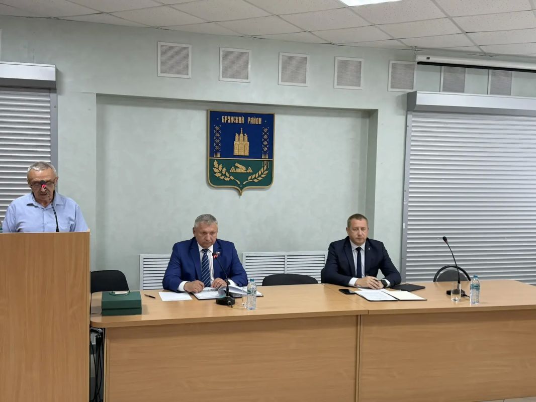 Состоялось 27-е заседание Брянского районного Совета народных депутатов Состоялось 27-е заседание Брянского районного Совета народных депутатов